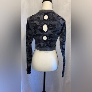 Gymshark Camo‎ Seamless Long Sleeve Crop Top size medium